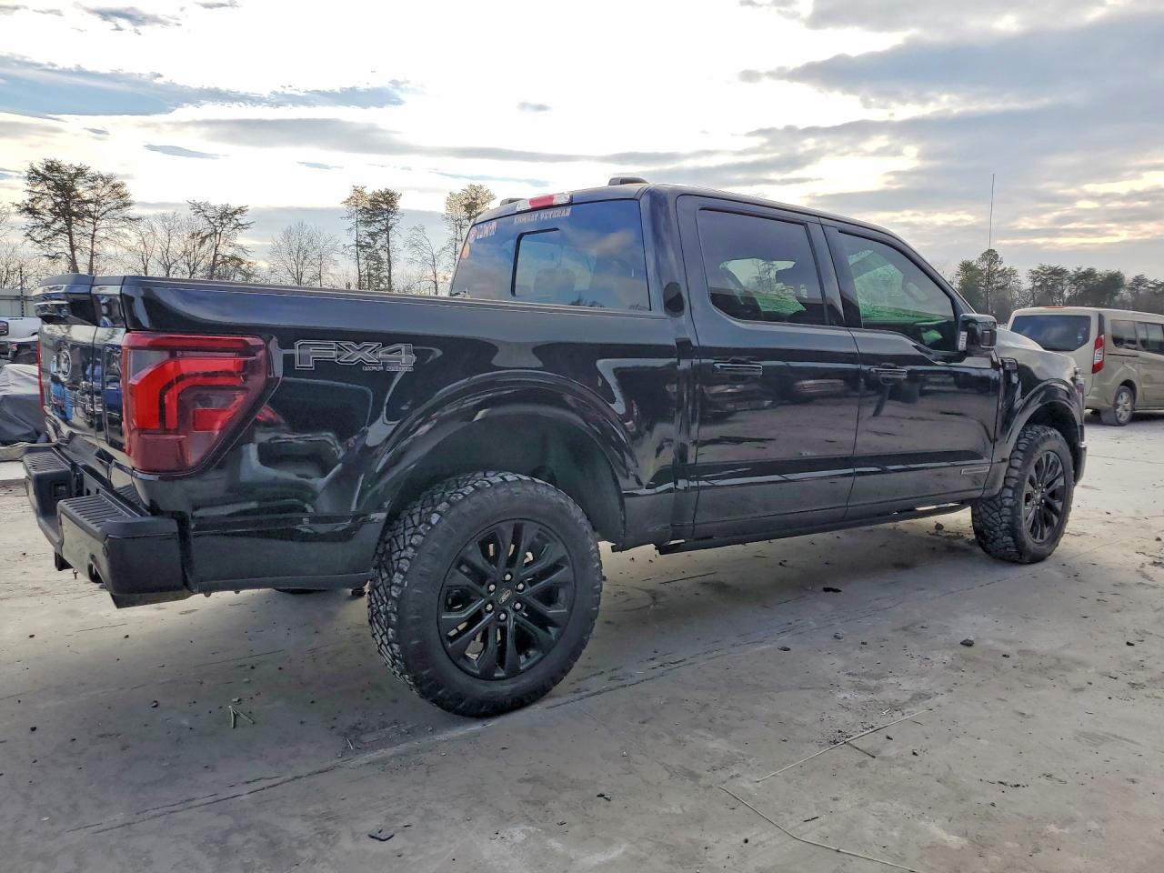 2024 FORD F150 LARIAT photo 3