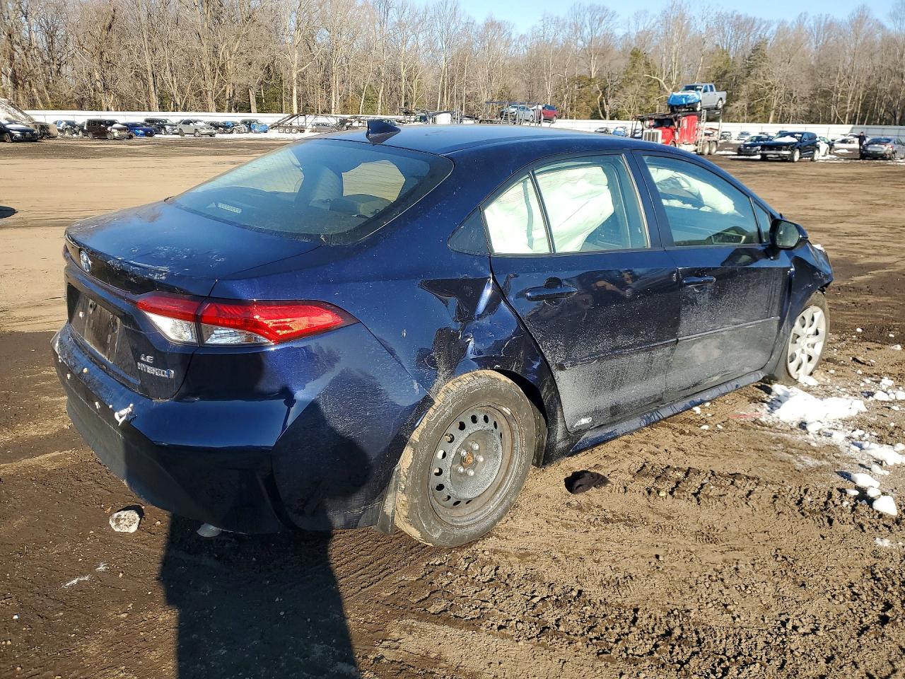 2024 TOYOTA COROLLA LE photo 3