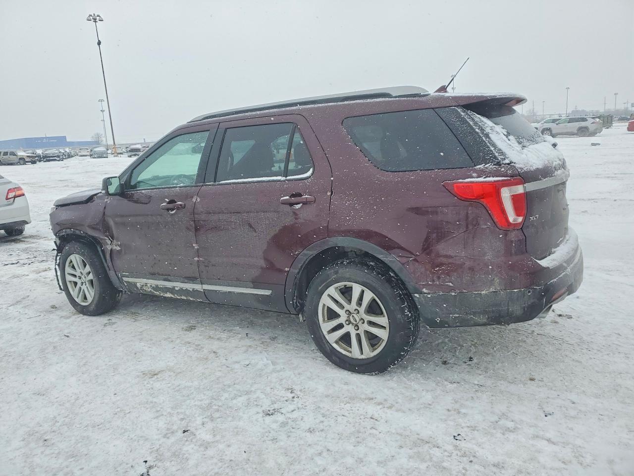 2018 FORD EXPLORER XLT photo 4