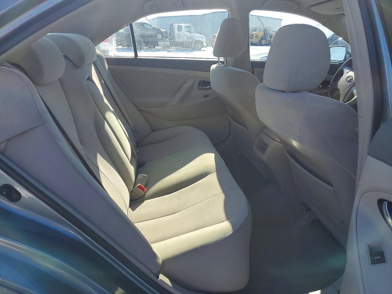 2010 TOYOTA CAMRY LE V6 photo 28