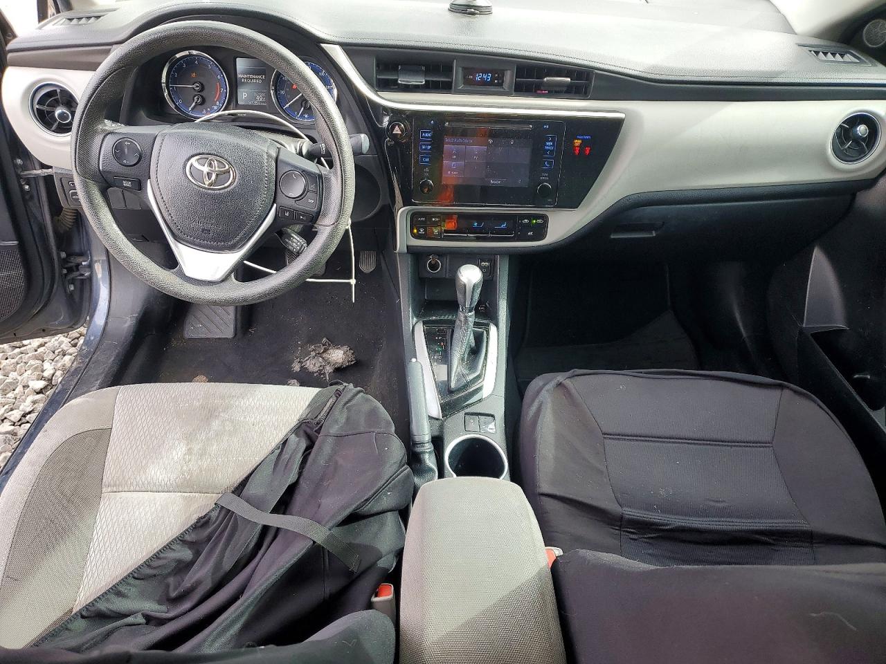 2018 TOYOTA COROLLA L photo 15