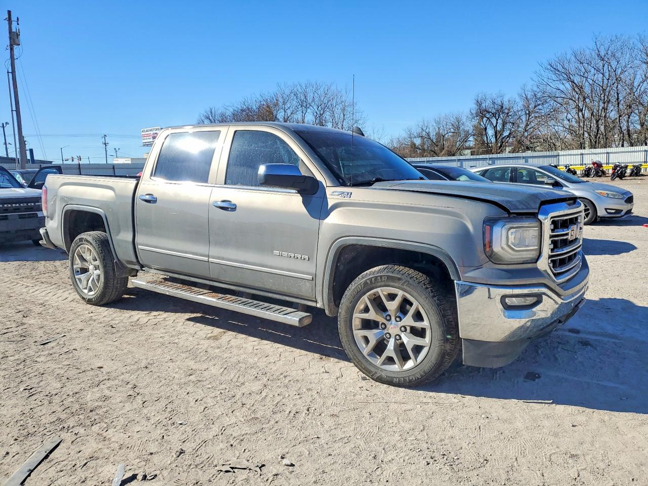 2017 GMC SIERRA K1500 SLT photo 4
