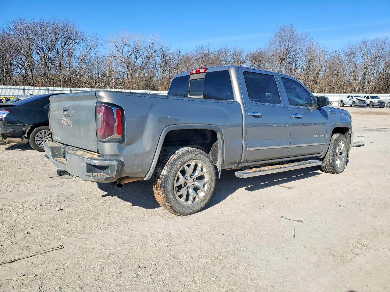 2017 GMC SIERRA K1500 SLT photo 3
