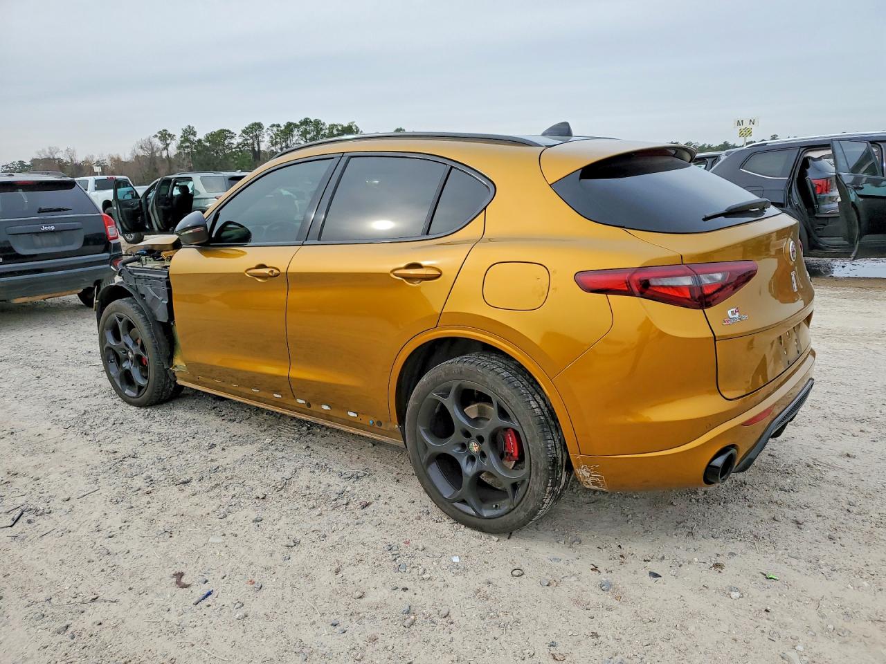 2022 ALFA ROMEO STELVIO TI photo 2