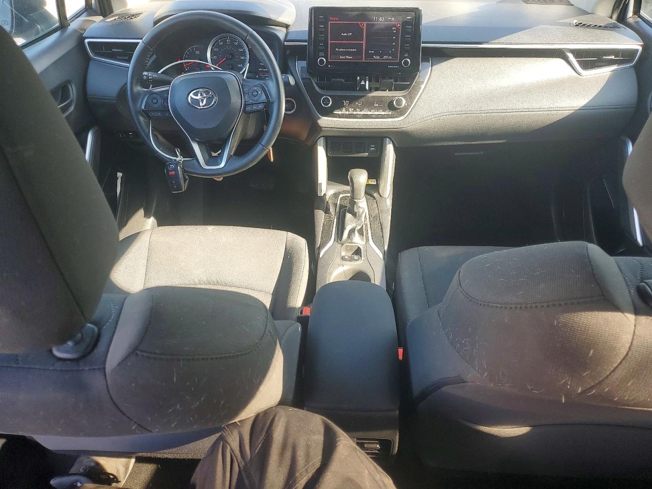 2022 TOYOTA COROLLA CROSS LE photo 22