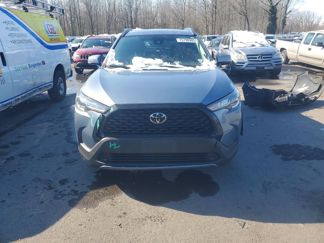 2022 TOYOTA COROLLA CROSS LE photo 13
