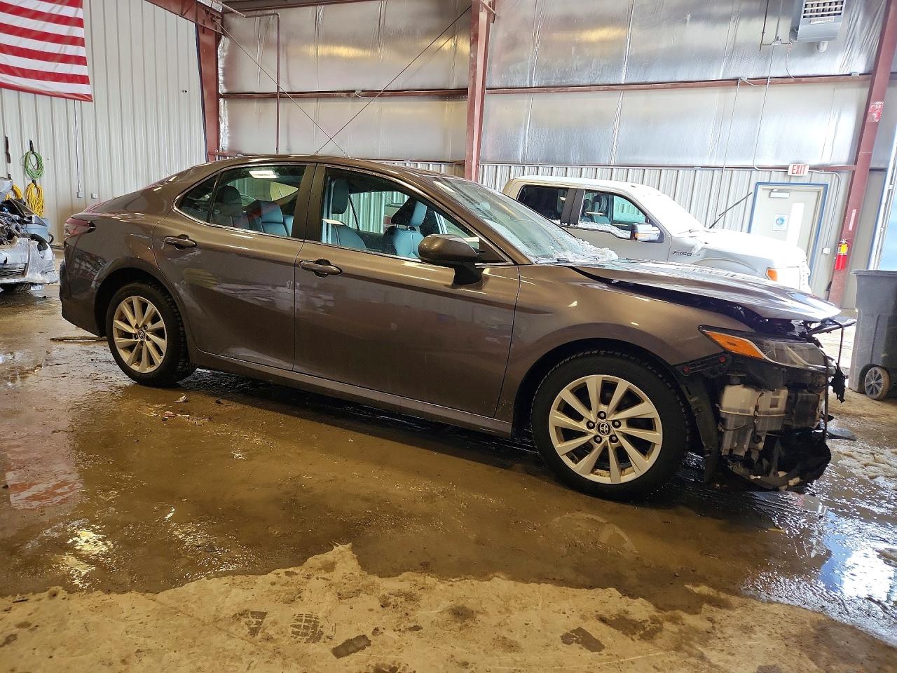 2022 TOYOTA CAMRY LE photo 4