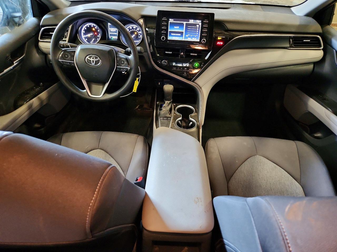 2022 TOYOTA CAMRY LE photo 8