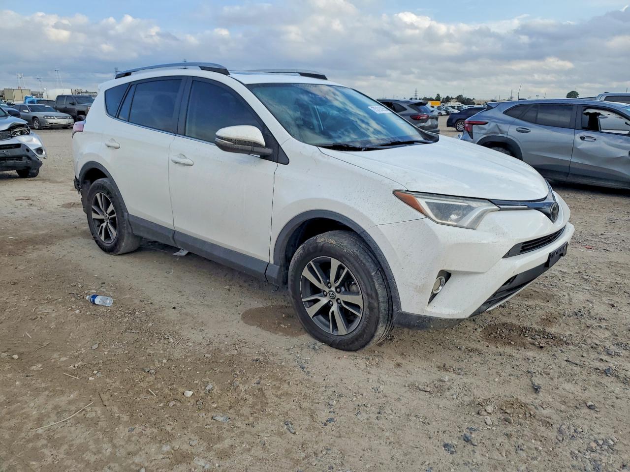 2018 TOYOTA RAV4 XLE photo 4