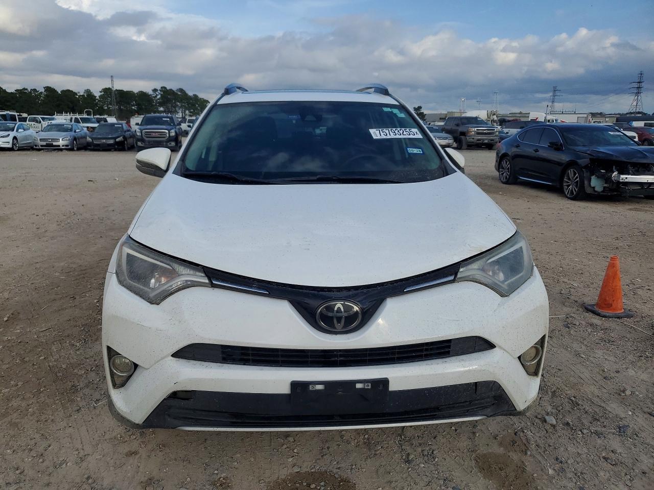 2018 TOYOTA RAV4 XLE photo 5