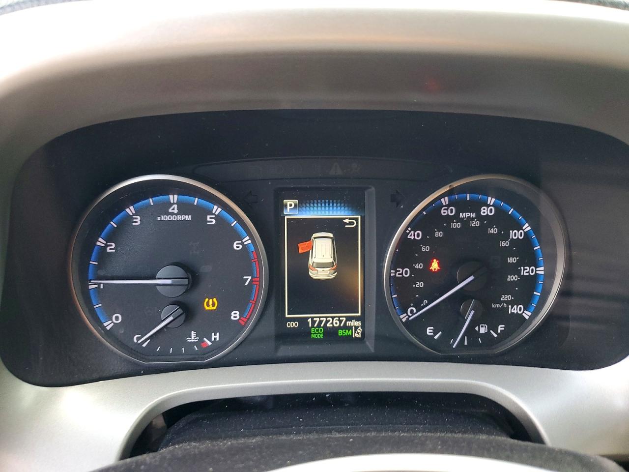2018 TOYOTA RAV4 XLE photo 9