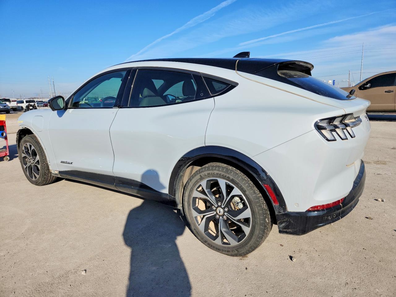 2022 FORD MUSTANG MACH-E PREMIUM photo 4