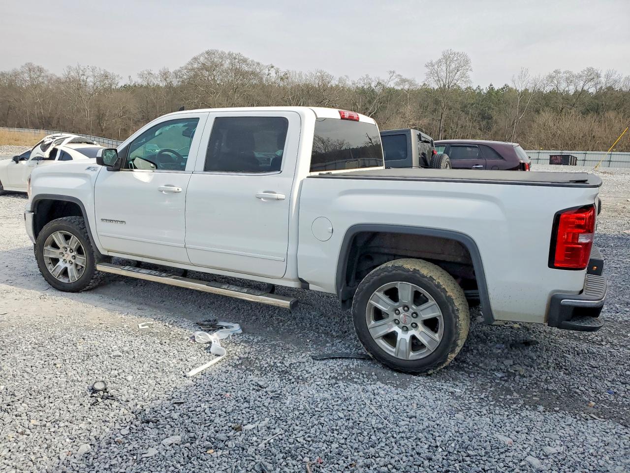 2017 GMC SIERRA K1500 SLE photo 2