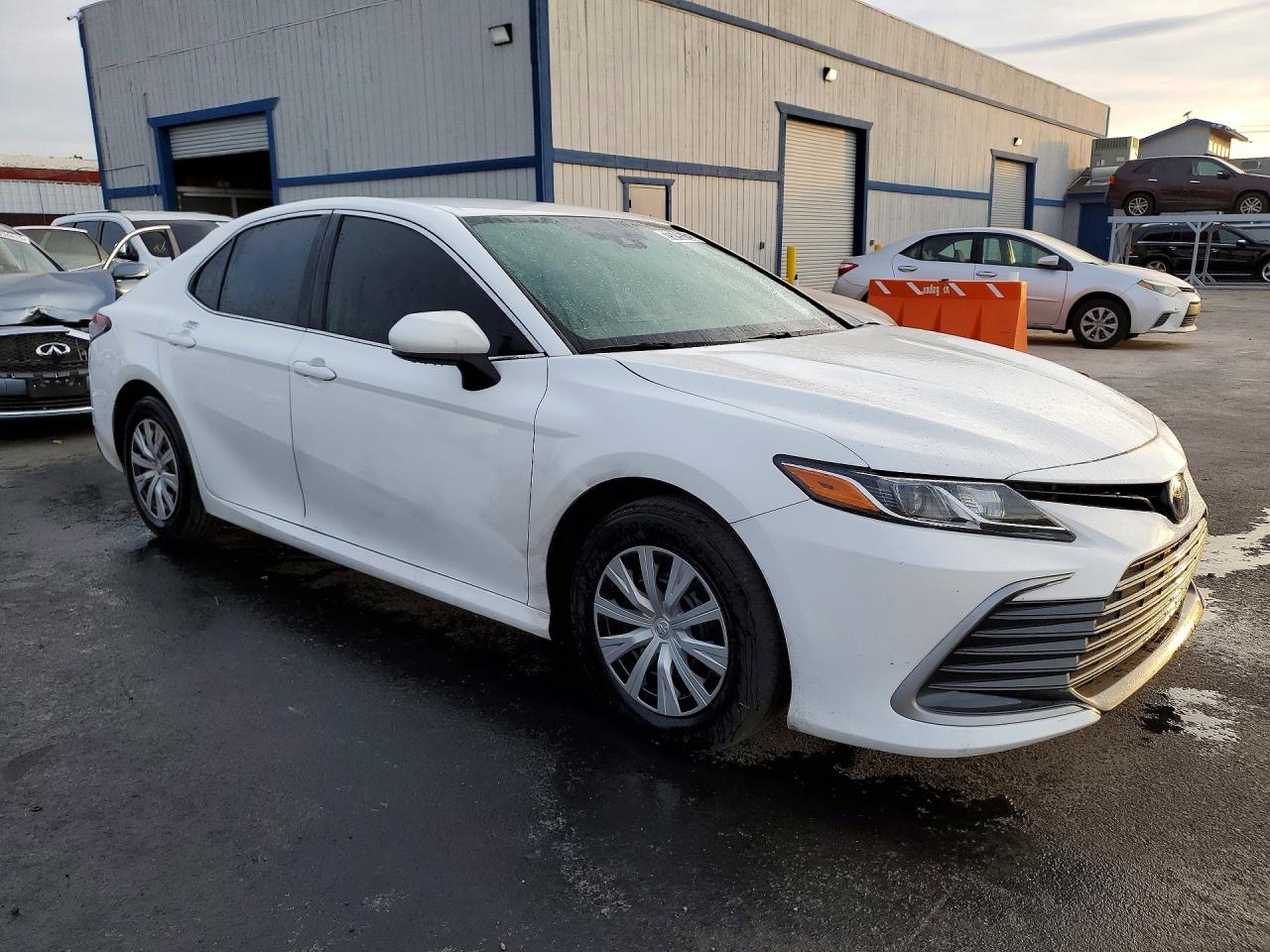 2024 TOYOTA CAMRY LE photo 4