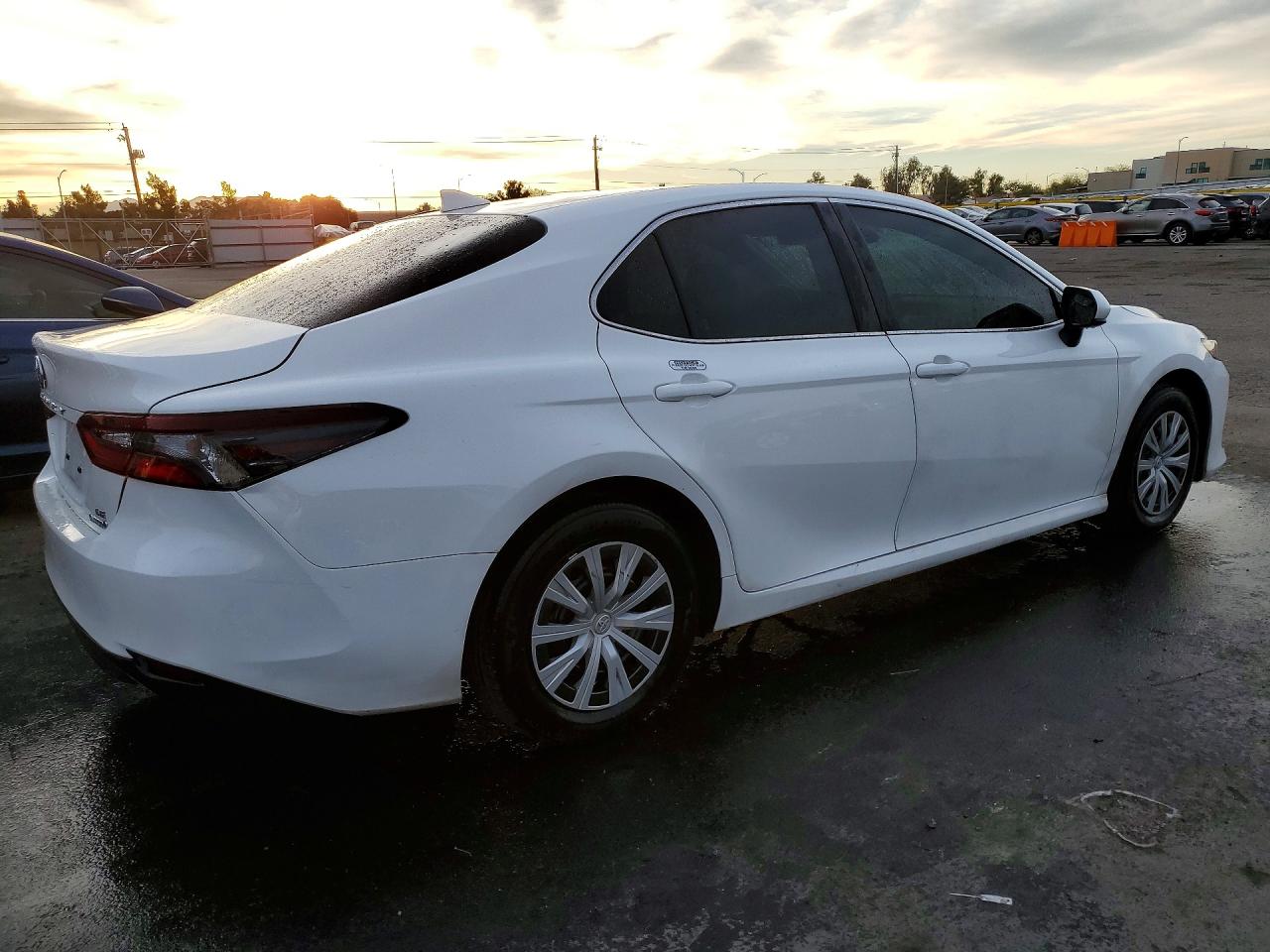 2024 TOYOTA CAMRY LE photo 3