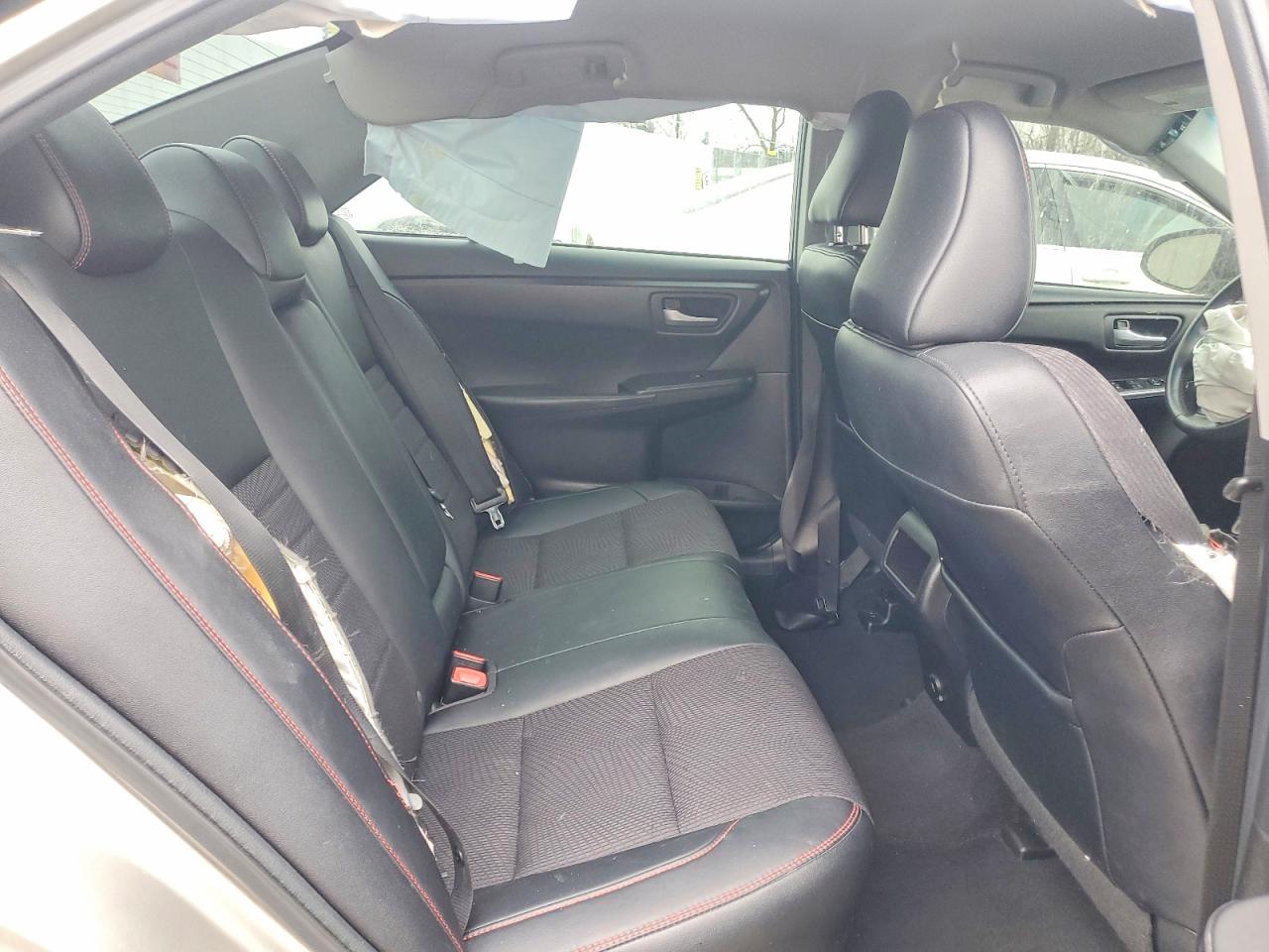 2017 TOYOTA CAMRY SE photo 19
