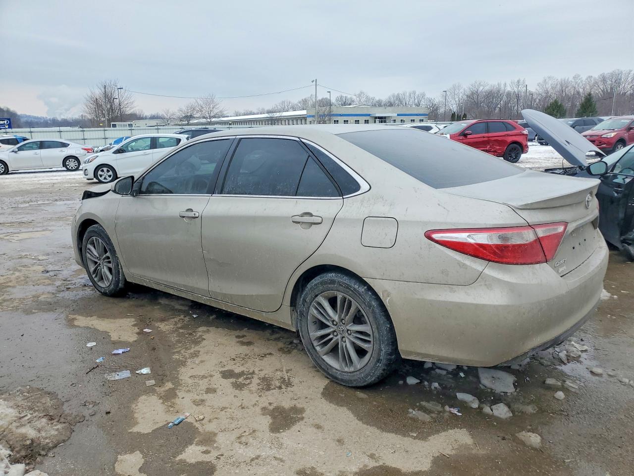 2017 TOYOTA CAMRY SE photo 3