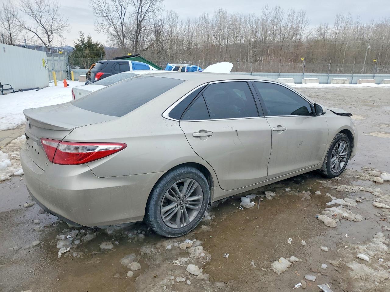 2017 TOYOTA CAMRY SE photo 5