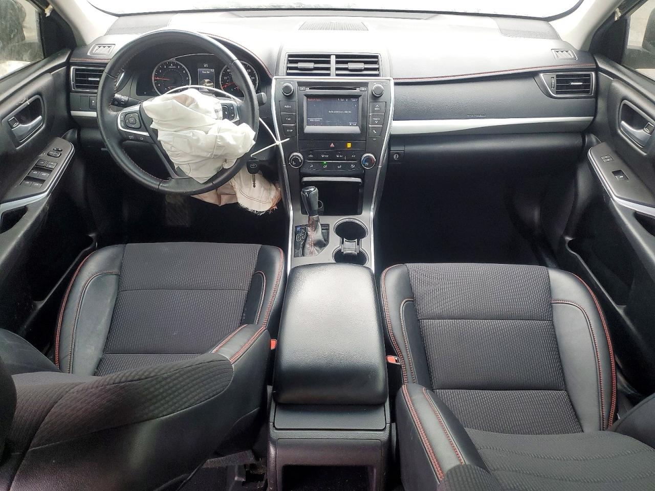 2017 TOYOTA CAMRY SE photo 15