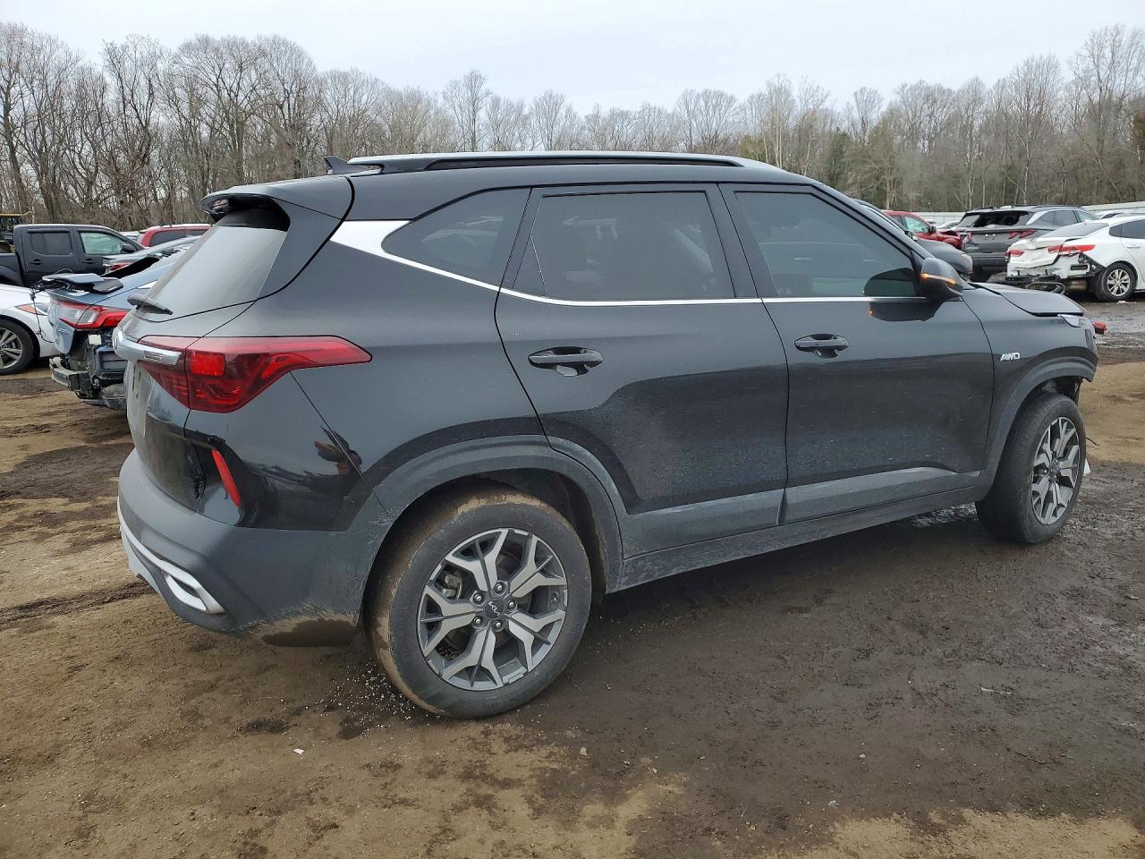 2023 KIA SELTOS EX photo 5