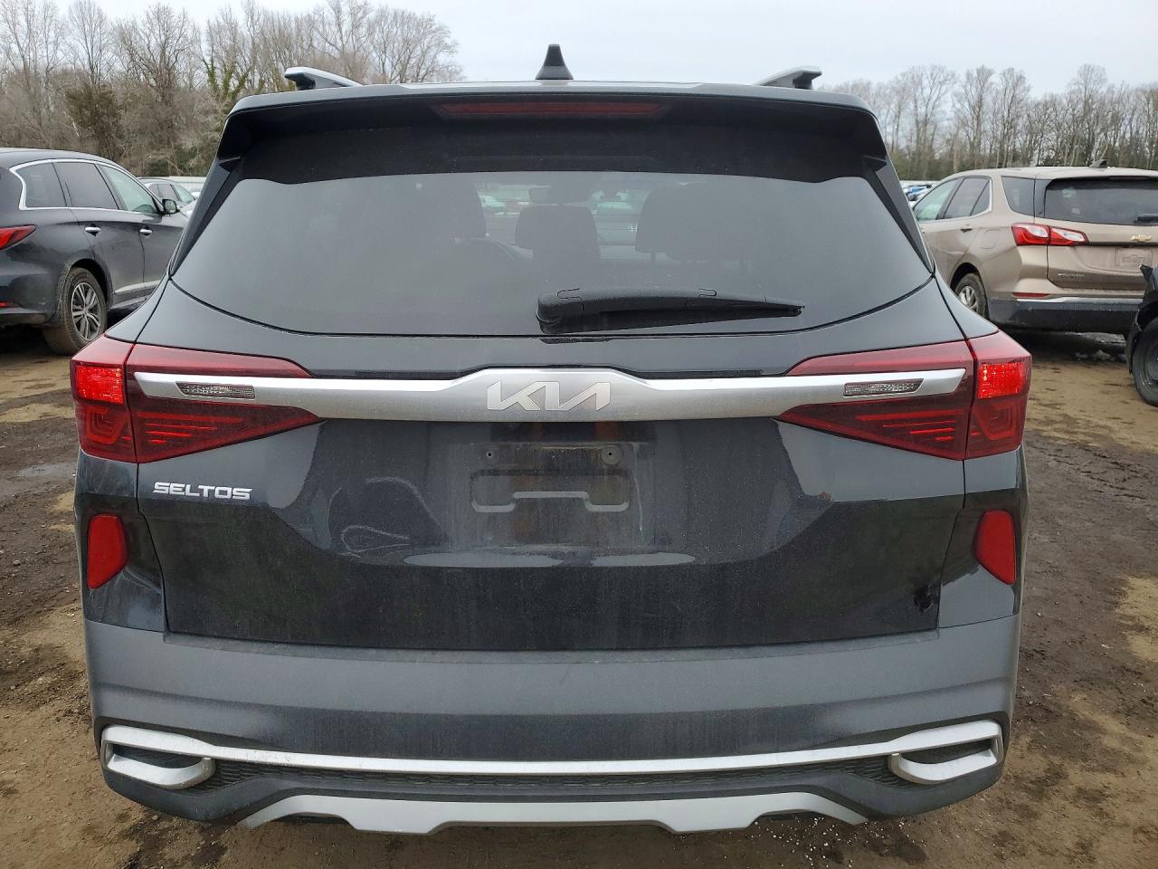 2023 KIA SELTOS EX photo 11