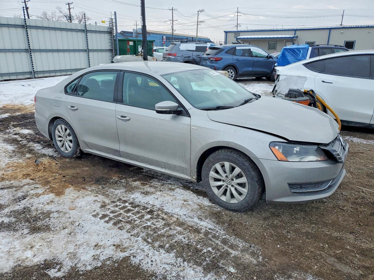 2014 VOLKSWAGEN PASSAT S photo 4