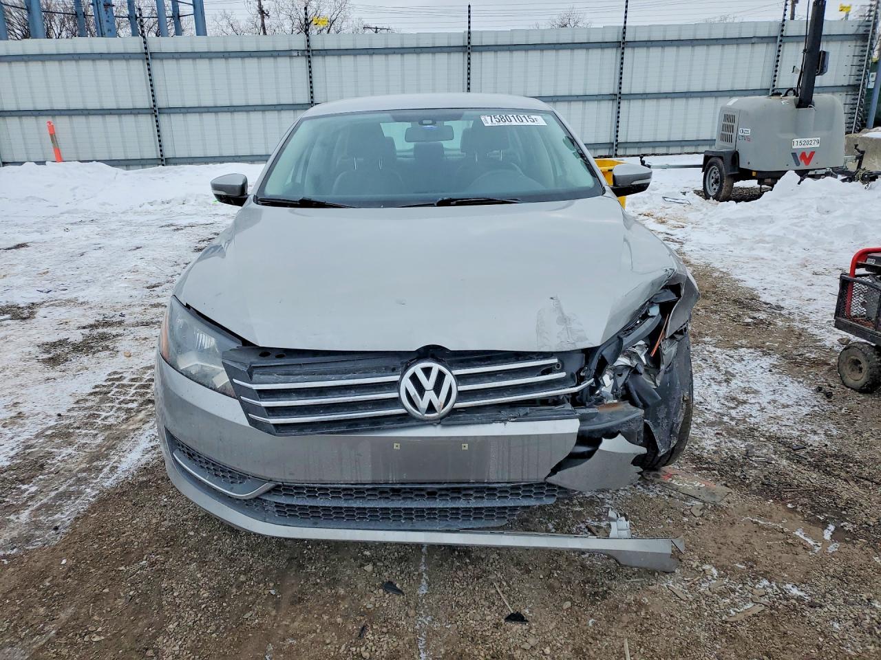 2014 VOLKSWAGEN PASSAT S photo 5