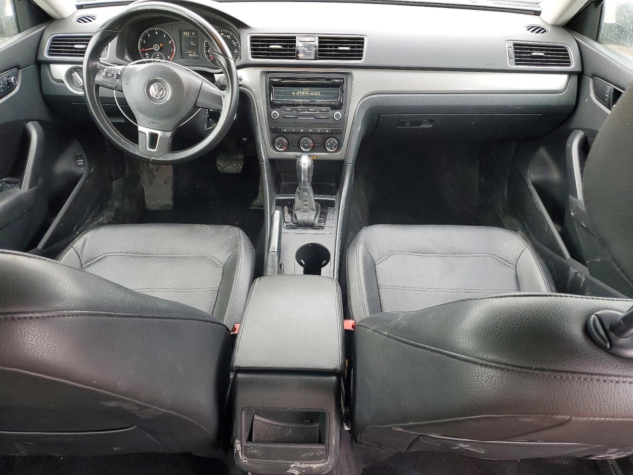2014 VOLKSWAGEN PASSAT S photo 8