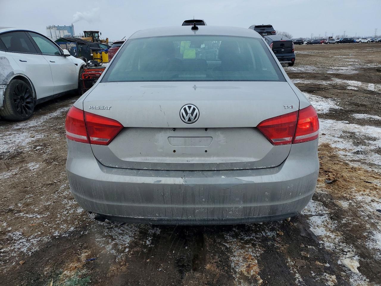 2014 VOLKSWAGEN PASSAT S photo 6