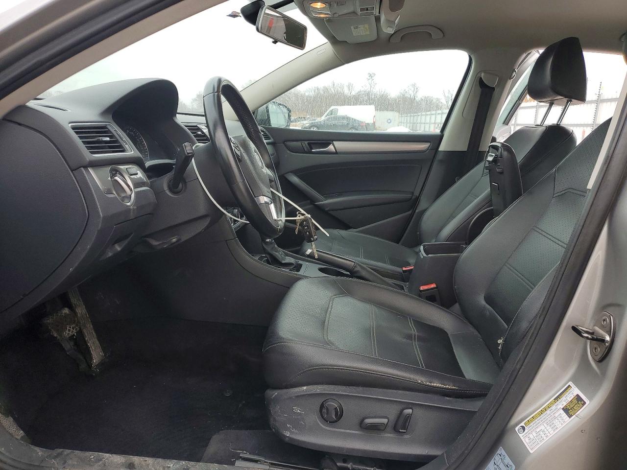 2014 VOLKSWAGEN PASSAT S photo 7