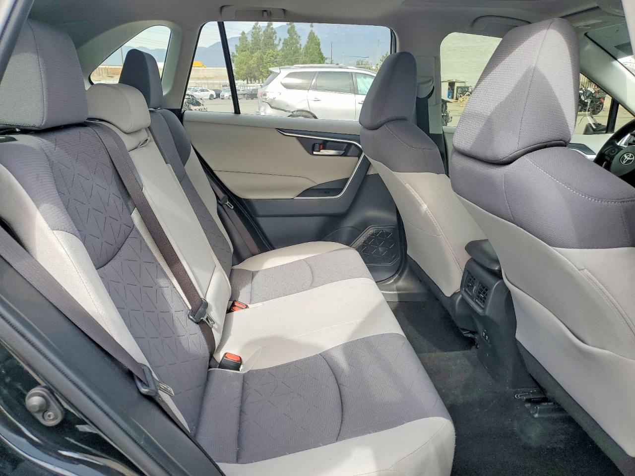2019 TOYOTA RAV4 XLE photo 11