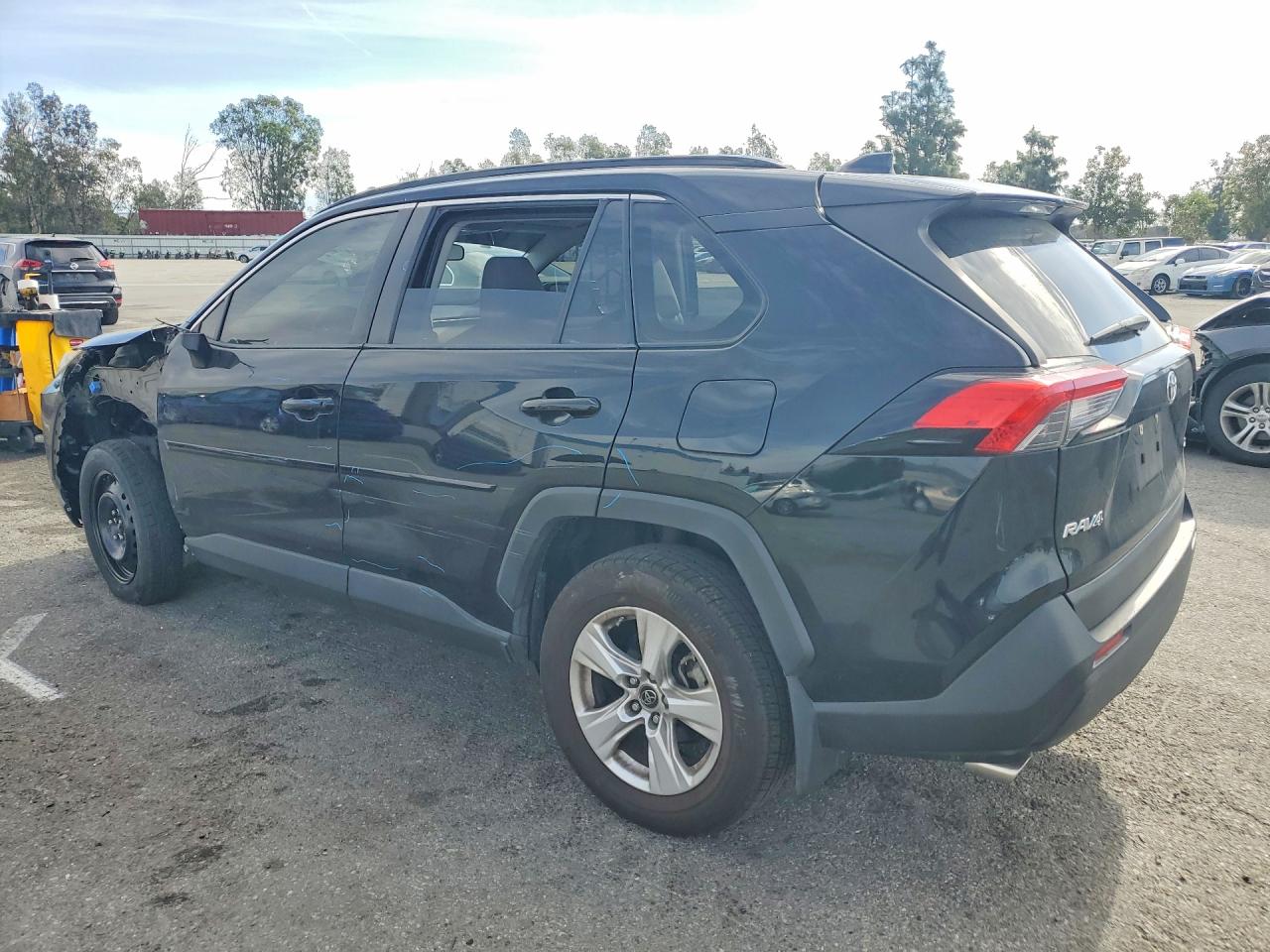 2019 TOYOTA RAV4 XLE photo 2
