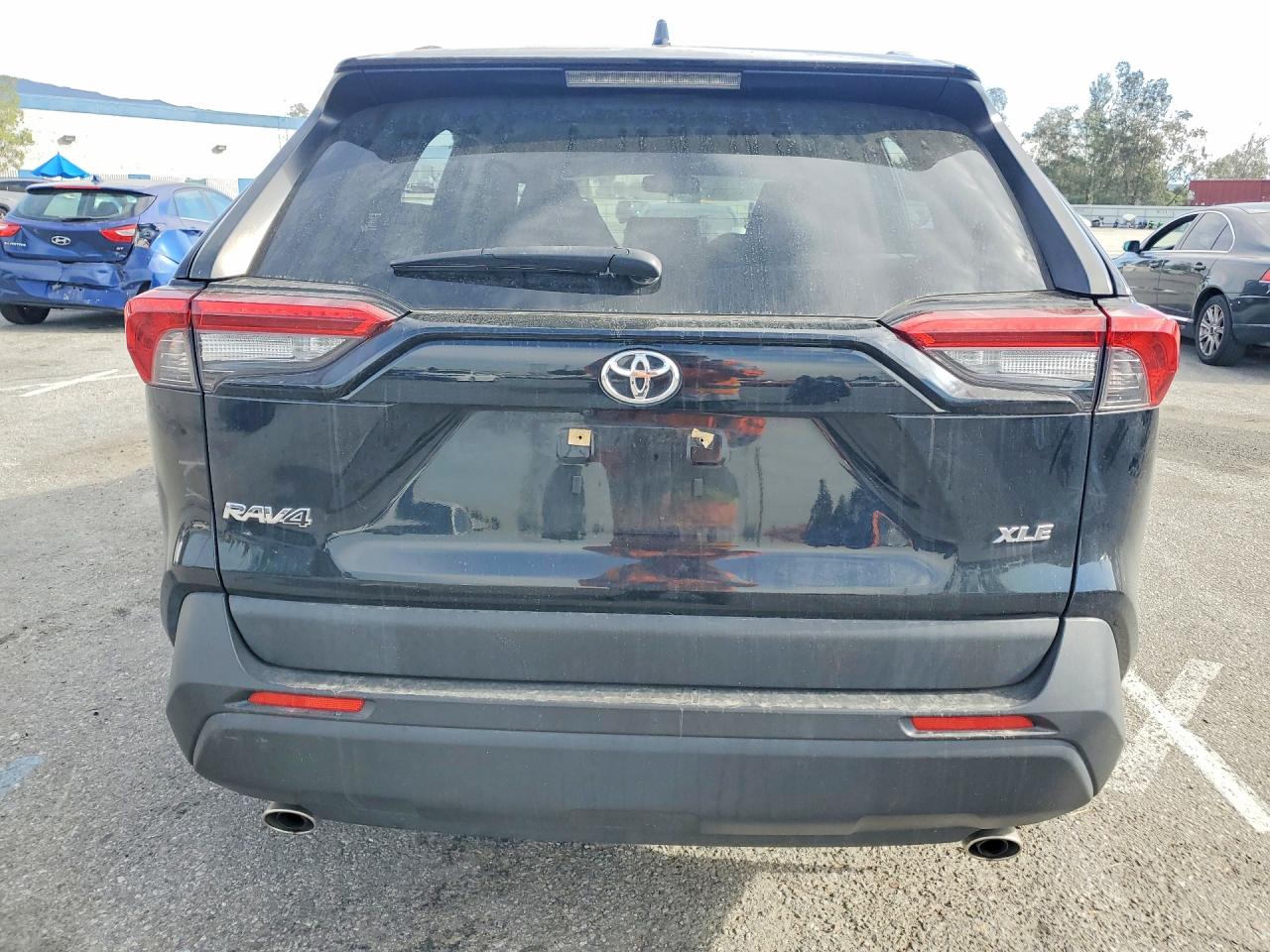 2019 TOYOTA RAV4 XLE photo 6