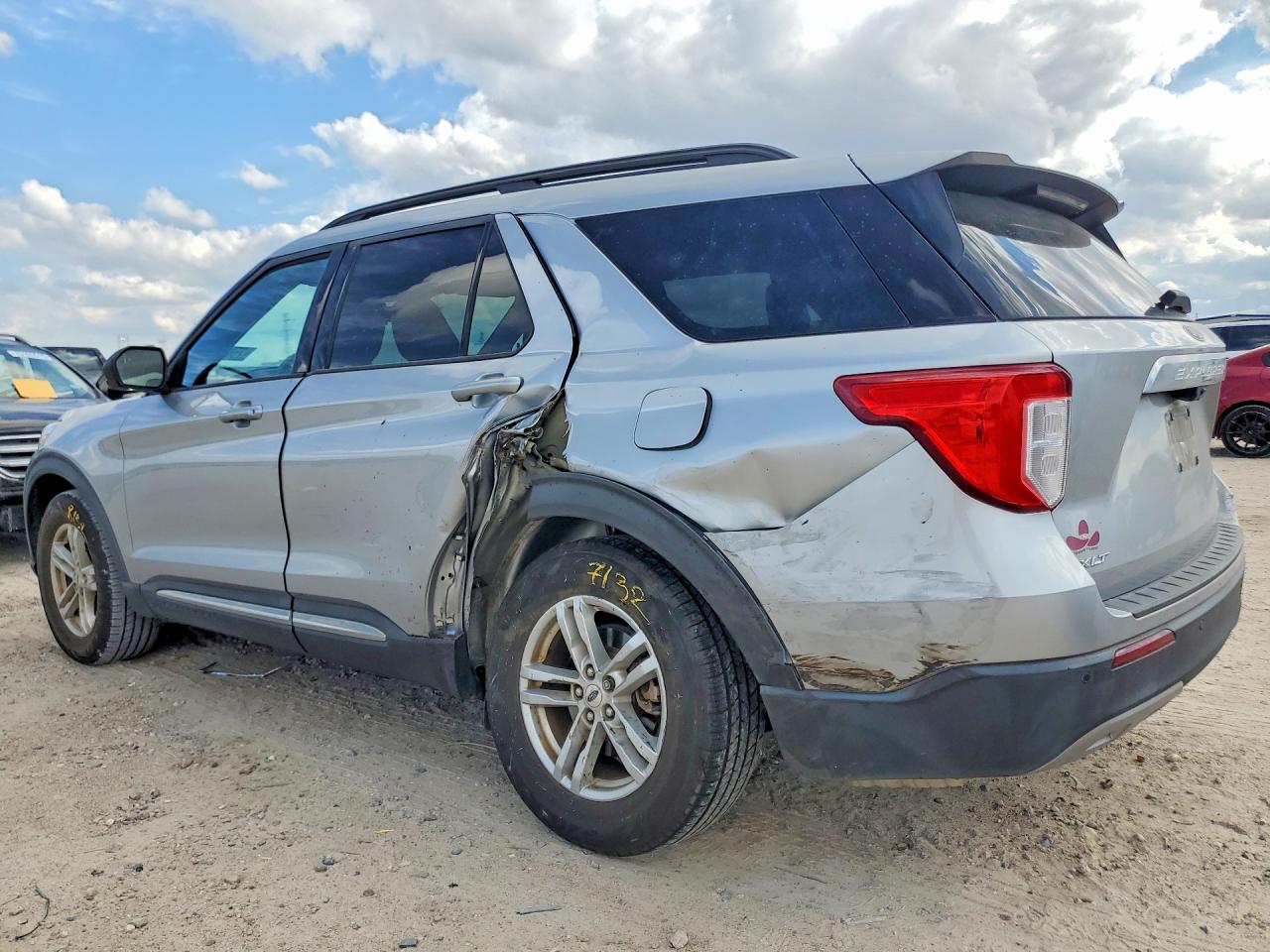 2020 FORD EXPLORER XLT photo 3