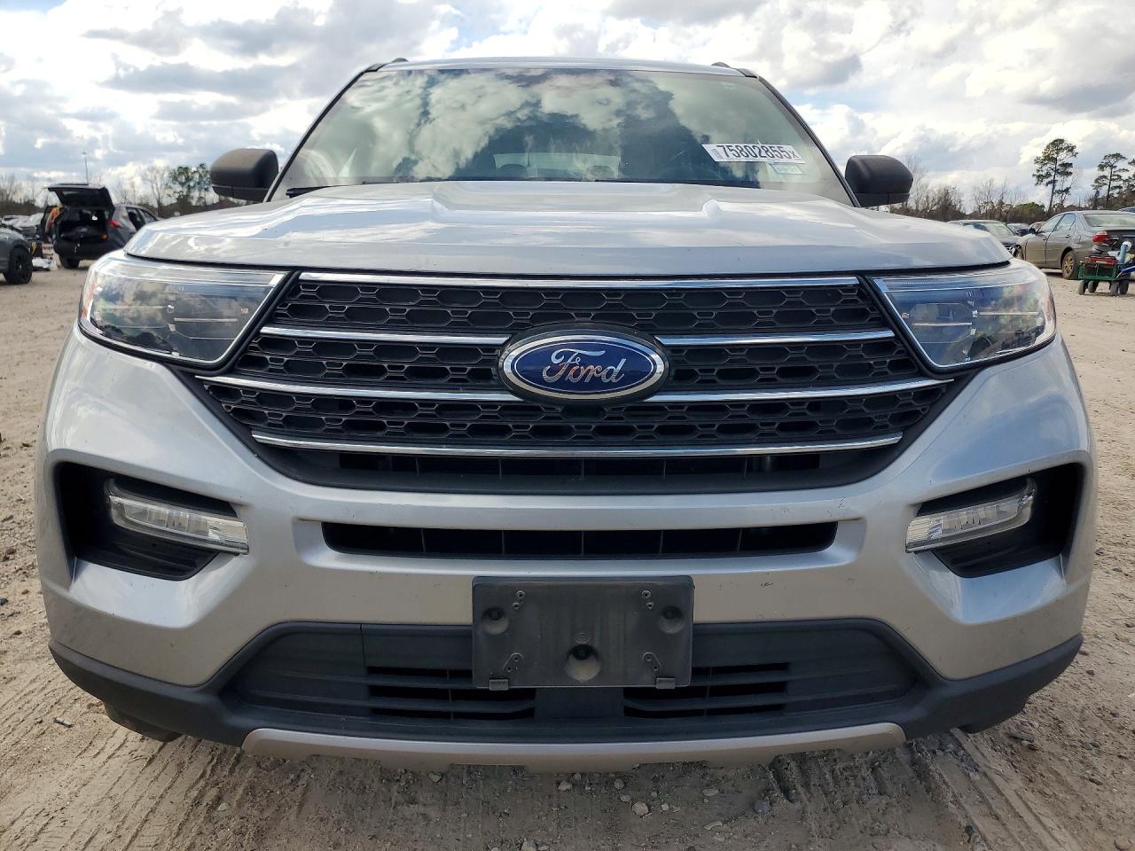 2020 FORD EXPLORER XLT photo 9