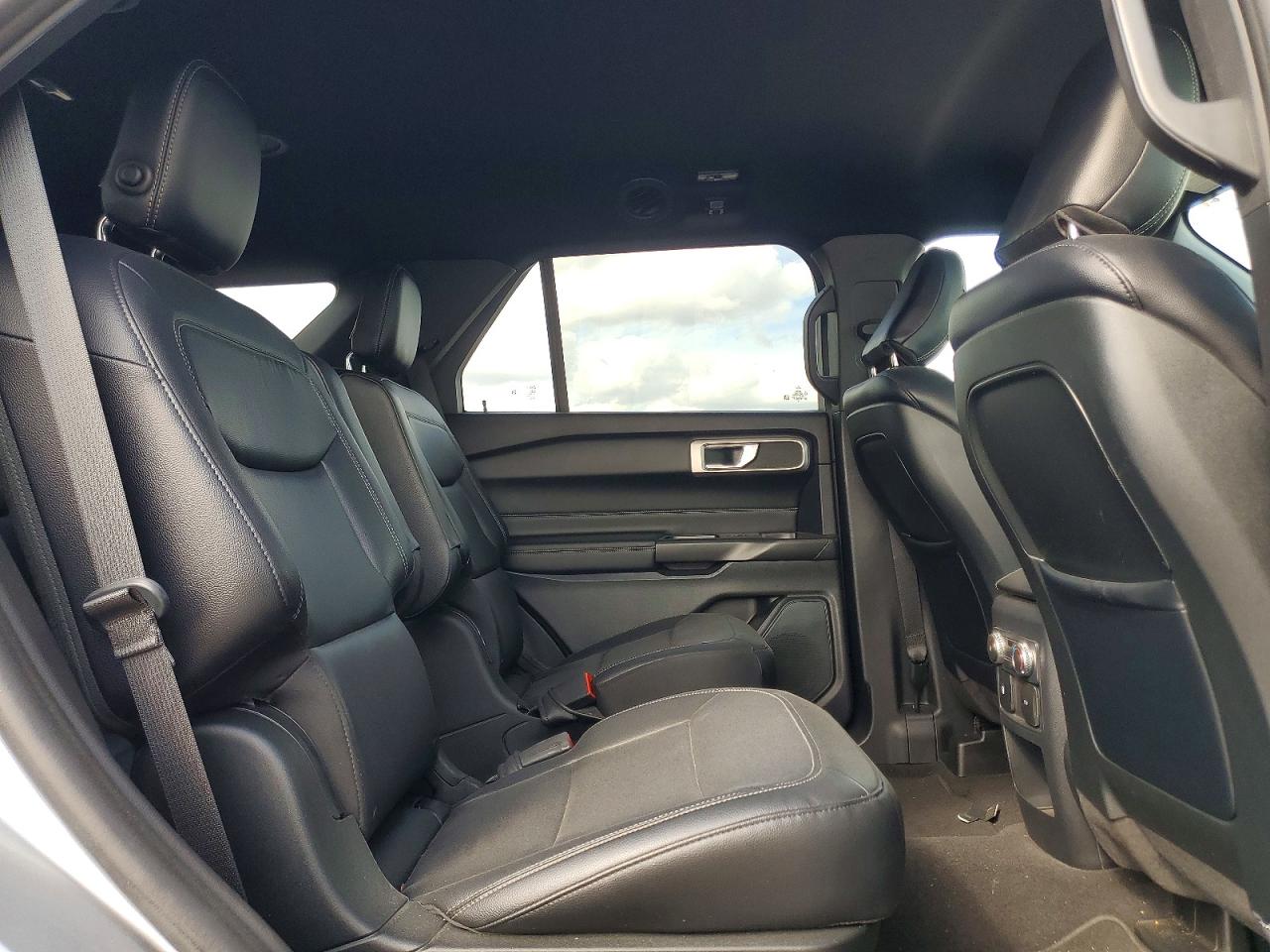 2020 FORD EXPLORER XLT photo 21