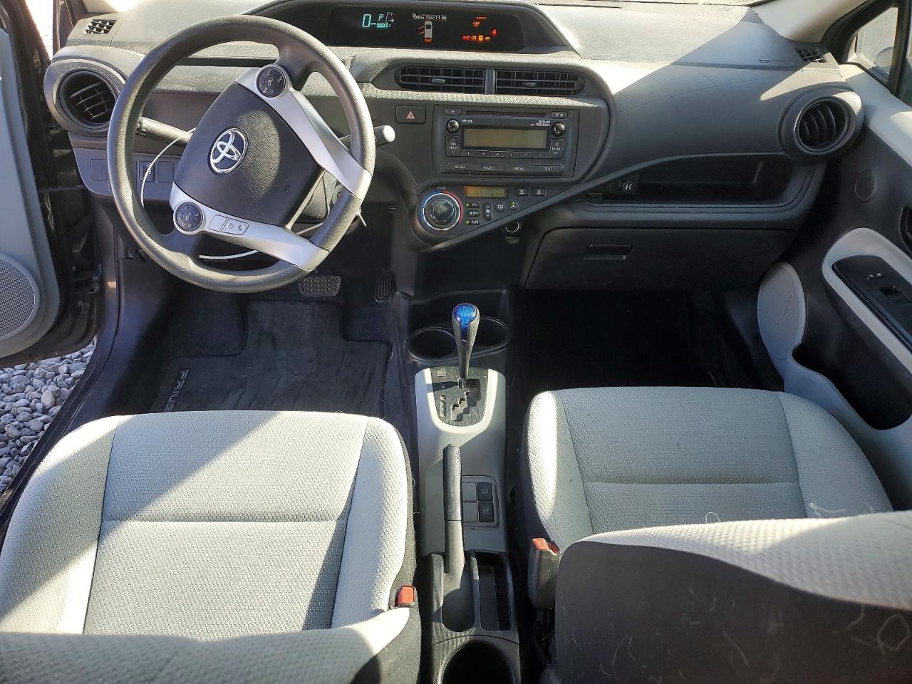 2014 TOYOTA PRIUS C photo 22