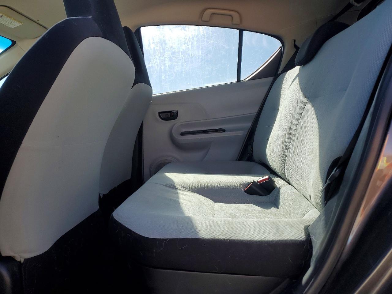 2014 TOYOTA PRIUS C photo 31