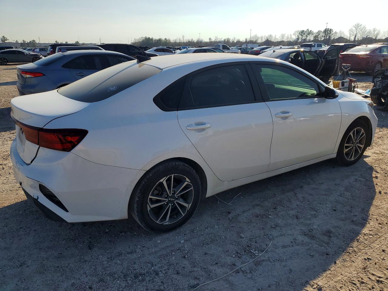 2023 KIA FORTE LX photo 7