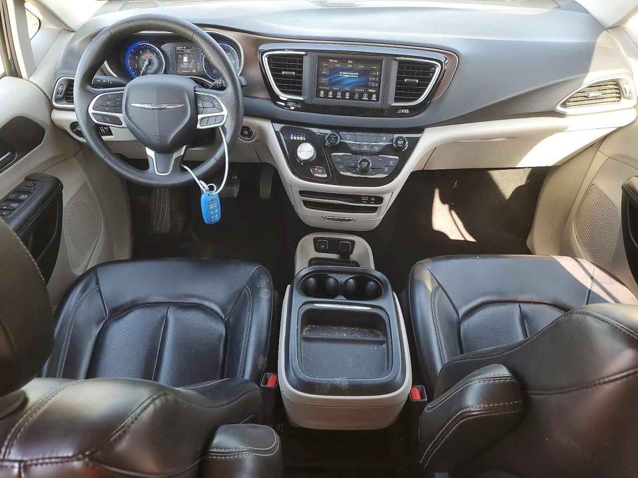 2020 CHRYSLER VOYAGER LXI photo 8