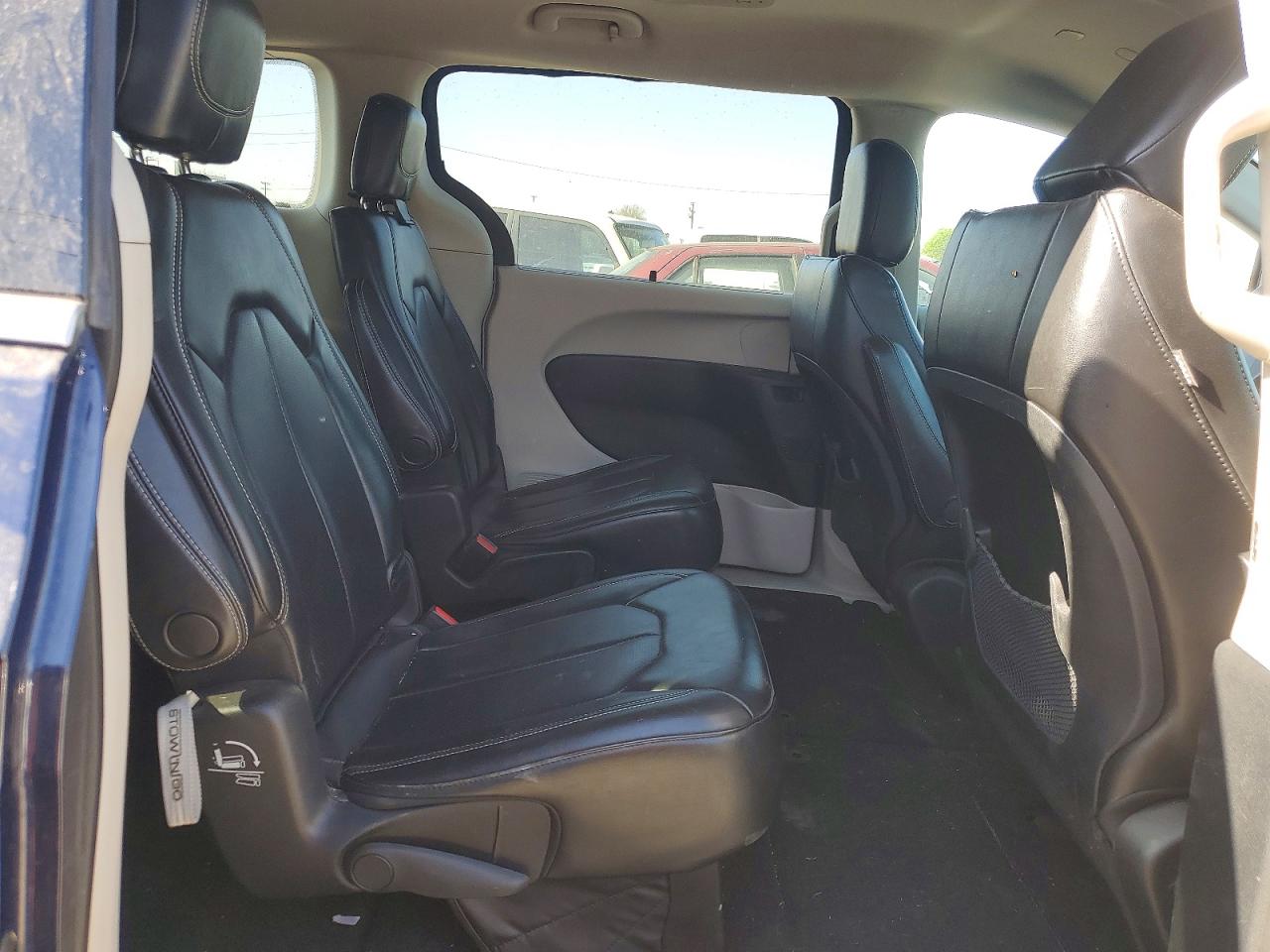 2020 CHRYSLER VOYAGER LXI photo 11