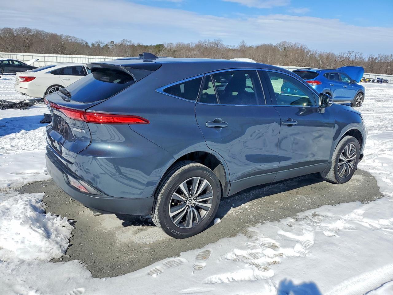 2021 TOYOTA VENZA LE photo 3