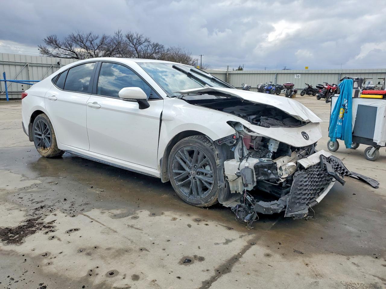 2025 TOYOTA CAMRY SE photo 4