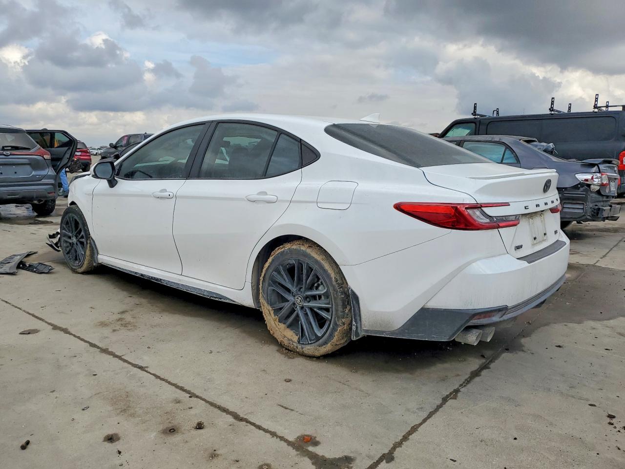 2025 TOYOTA CAMRY SE photo 2