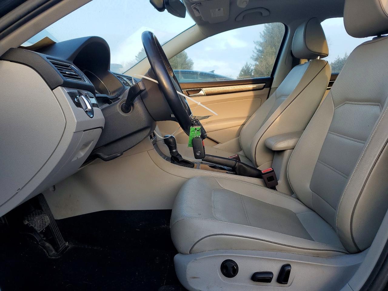 2018 VOLKSWAGEN PASSAT SE photo 13