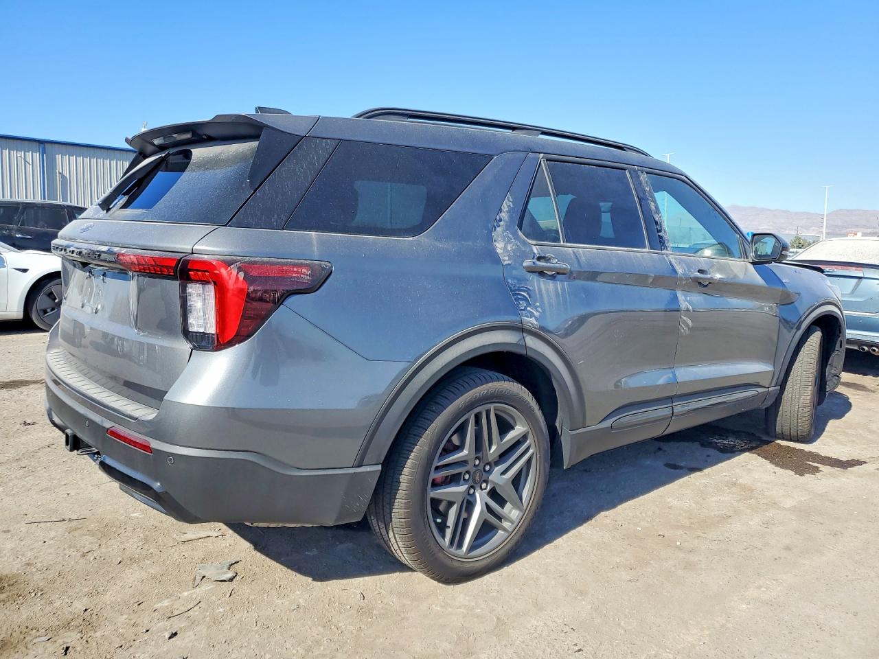 2025 FORD EXPLORER ST-LINE photo 5