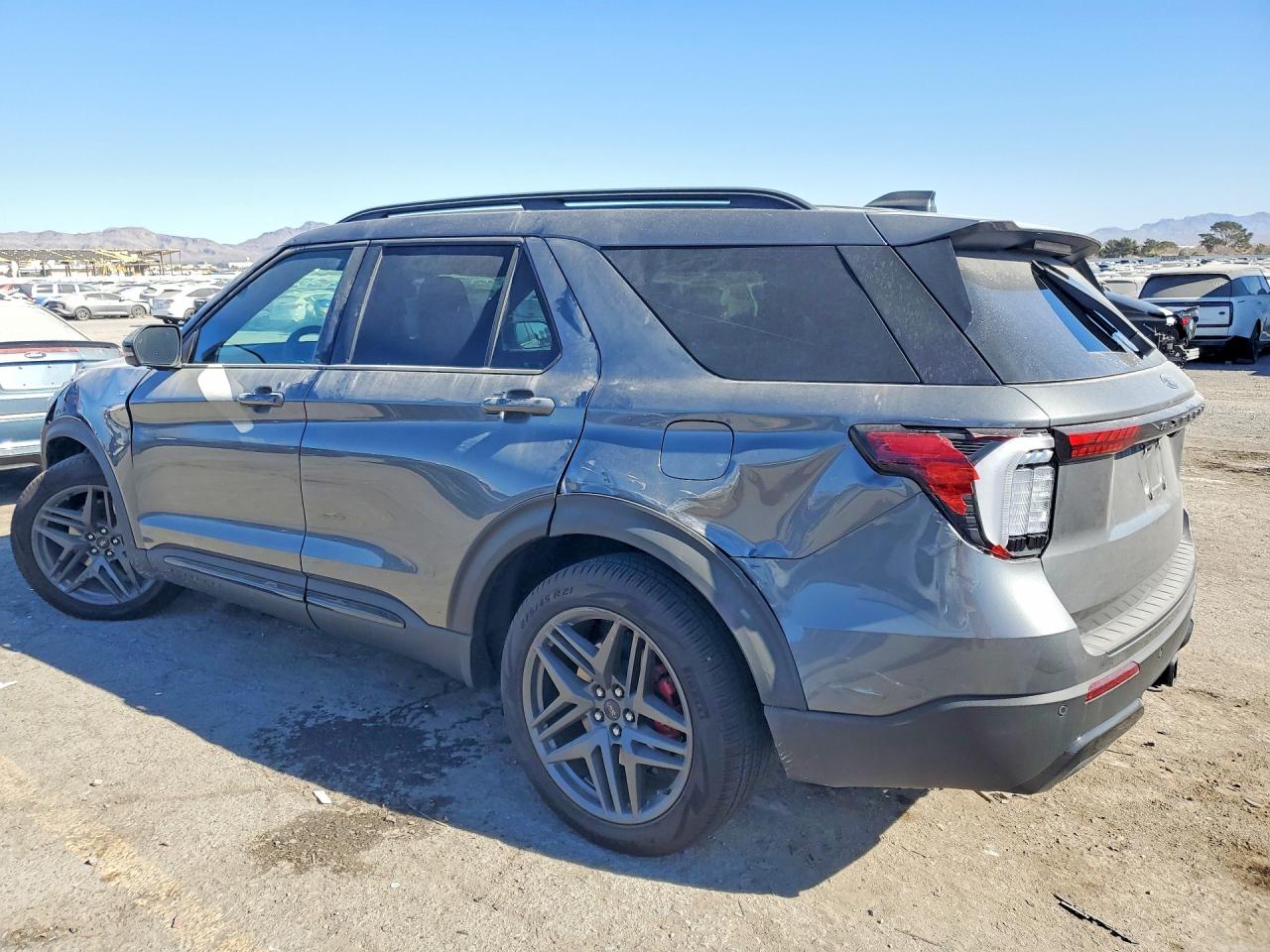 2025 FORD EXPLORER ST-LINE photo 3