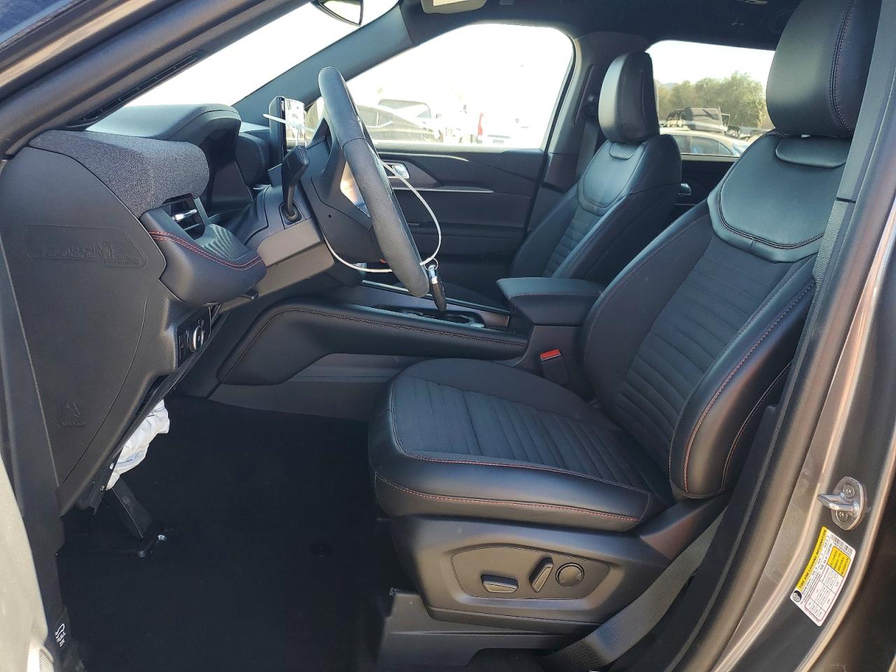 2025 FORD EXPLORER ST-LINE photo 13