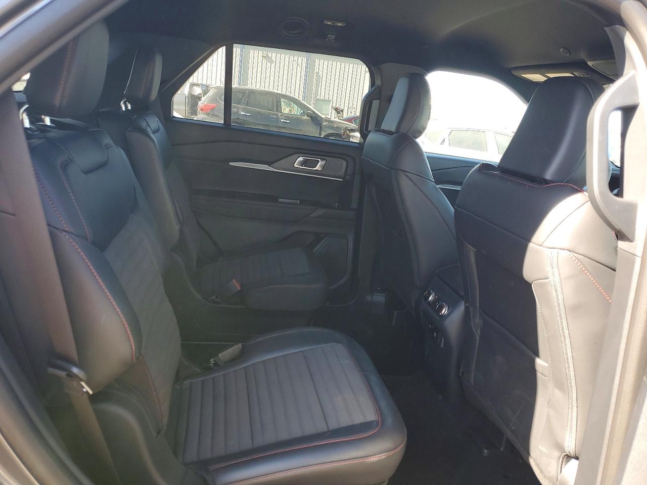 2025 FORD EXPLORER ST-LINE photo 21