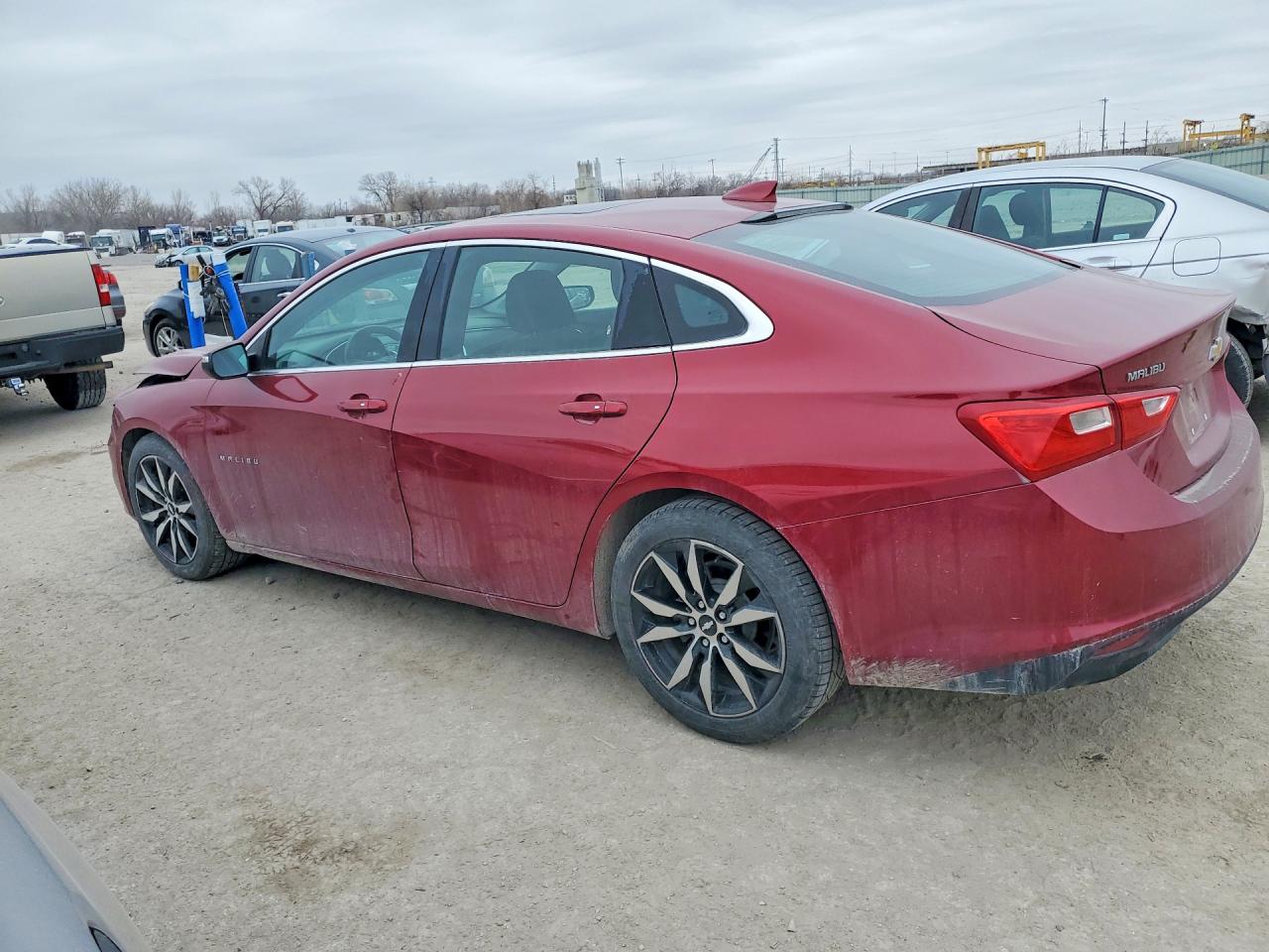 2018 CHEVROLET MALIBU LT photo 2